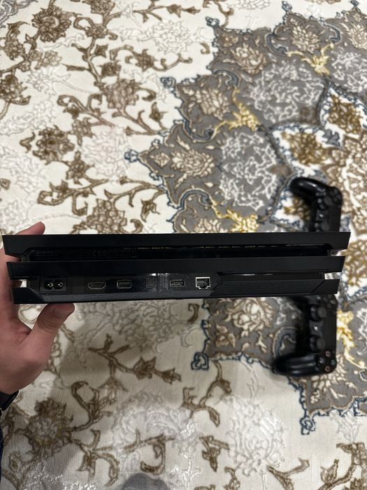 PS4 PRO 1TB  2 ta original joystick