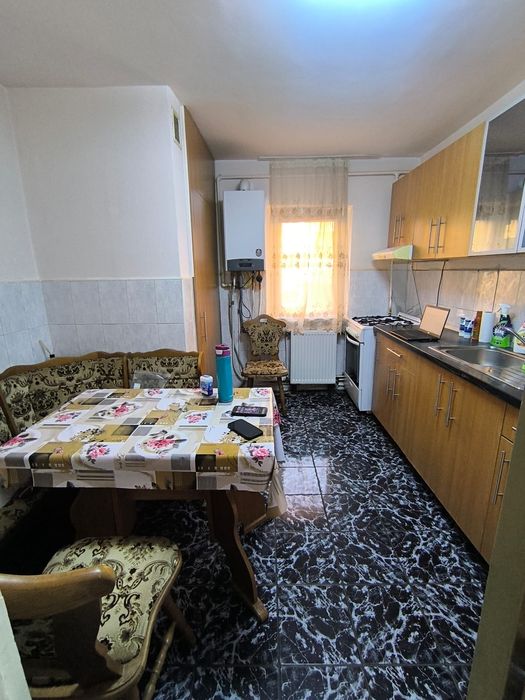 Închiriez apartament