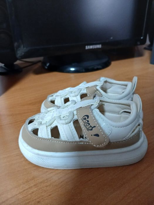 Продам детскую обувь..