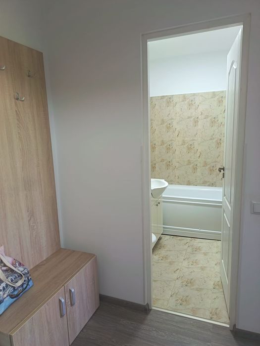 Închiriez garsoniera