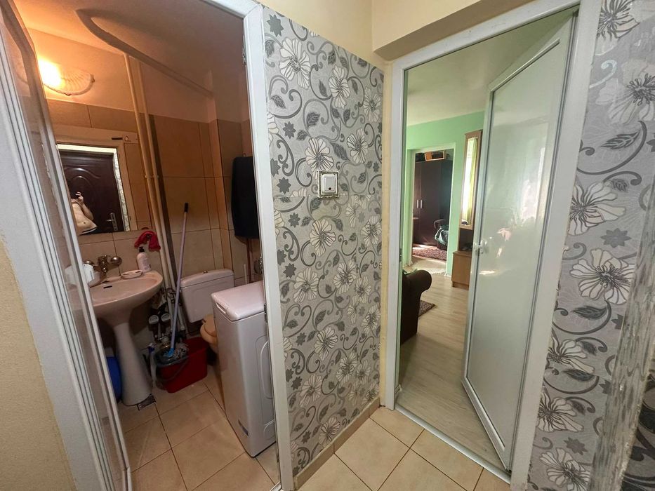 Inchiriez apartament 2 camere - Strada Petrișor