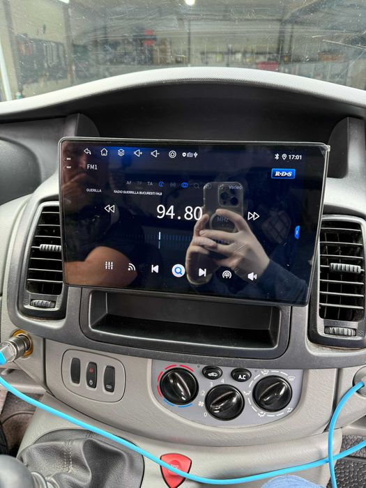 Navigatie Android Renault Trafic / Opel Vivaro  Carplay Android Auto