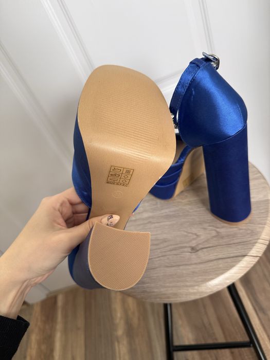 Versace модел -  обувки на ток платформа турско синьо сатен нови 37