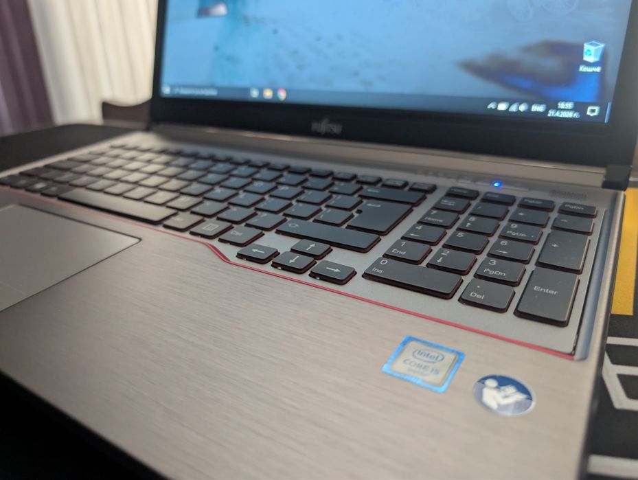 Fujitsu Lifebook E756 (15'6 инча)