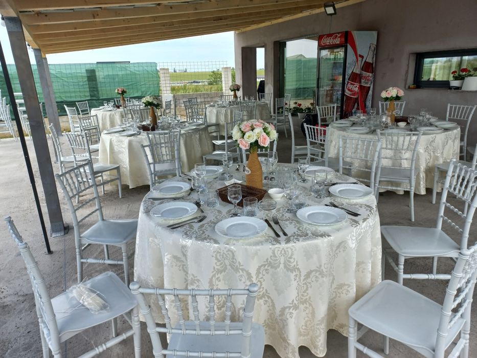 Inchiriez pentru evenimente mese,scaune,corturi,vesela