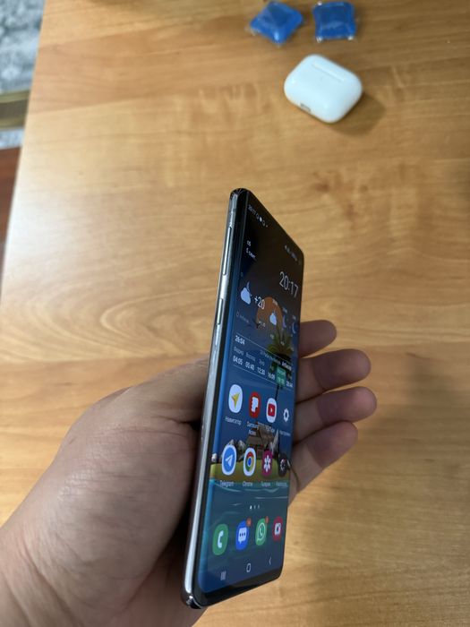 Продам смартфон Samsung Galaxy S10