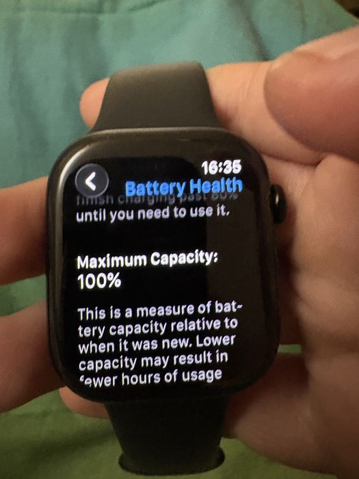 Продавам оригинален apple watch 11 чисто нов с гаранция и кутия