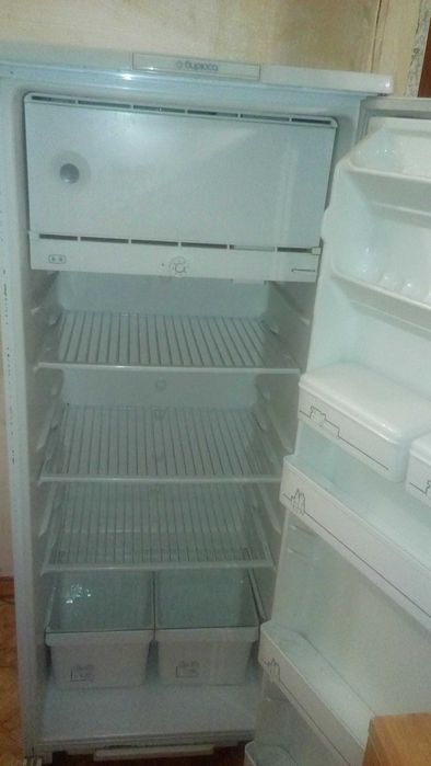 Продам   два рабочих  холодильника  .