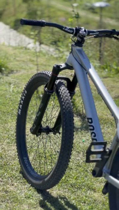 Vand dirt jumper Rose