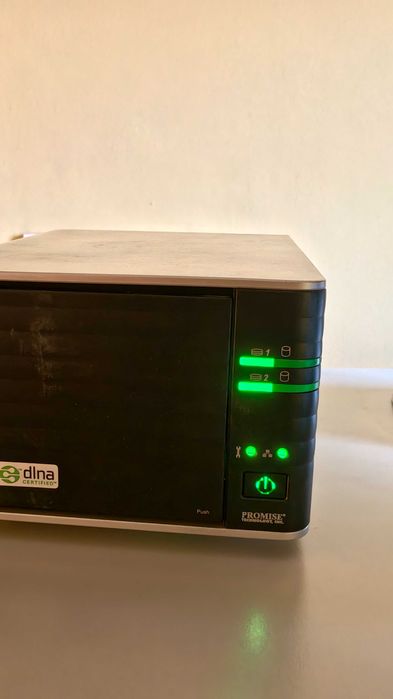 NAS Promise SmartStor NS2300N în stare perfectă de funcționare!