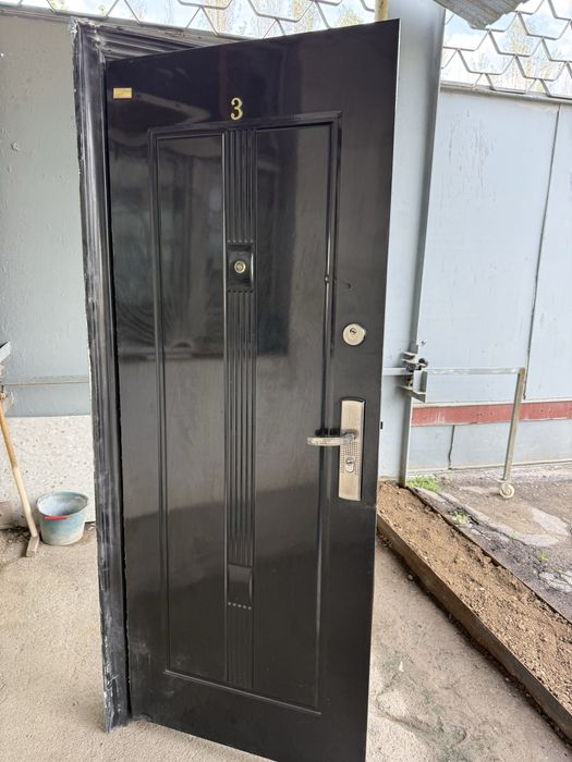 Eshik Sotiladi  doʻmdan yechilgan holati yaxshi