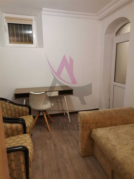 Дава се под наем Двустаен апартамент в Варна, Център - 33 кв.м за 306 € - Снимка #1