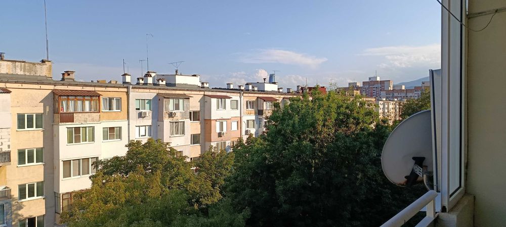 Продавам ремонтиран двустаен апартамент в ж.к.Дружба 1