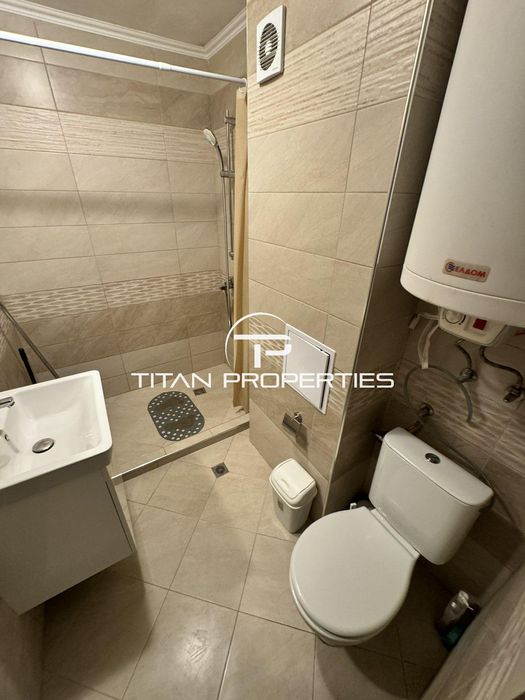 Тристаен, под наем, Център