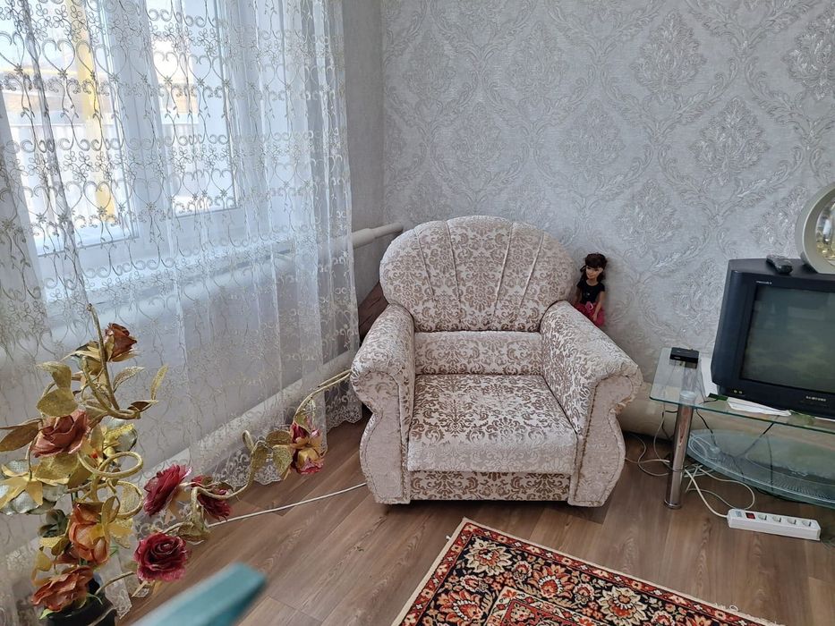 Продам диван с креслами