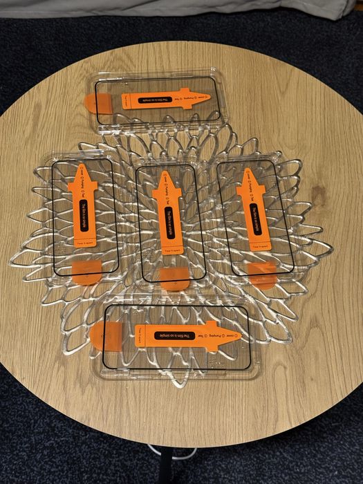 5 протектора за iPhone 16 Pro Max с апликатор