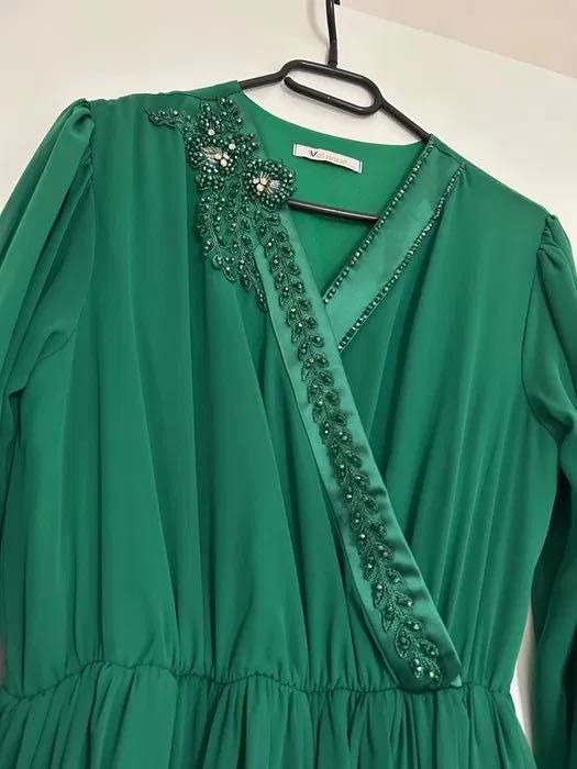 Vând rochie verde