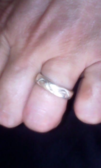 Продавам масивна сребърна халка . Цена 20.00 лв.