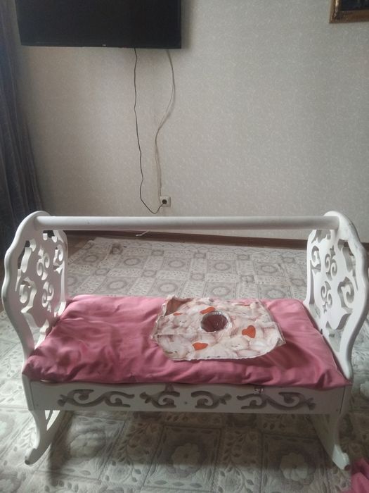 Бесык сатамын  срочна  почти новый