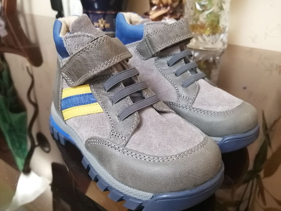 Детские ботинки.