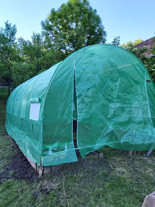 Vănd seră din imagine!