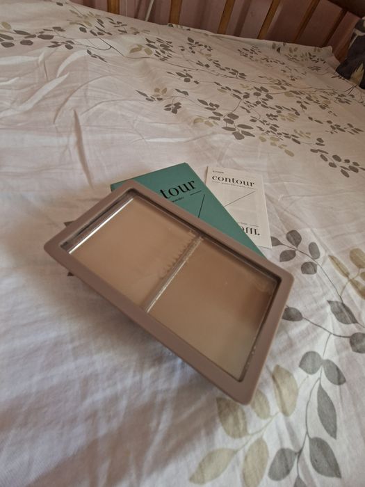 Koreyskiy Etude House firmasini Kontur pudrasi sotiladi.