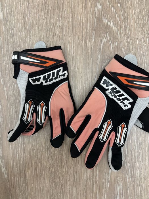 Продавам екипировка за кросов мотор подходяща за ktm