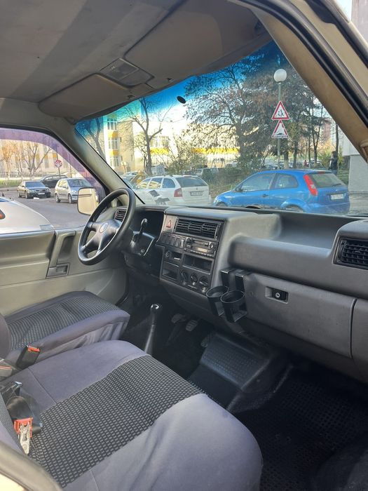 Продавам личния си автомобил