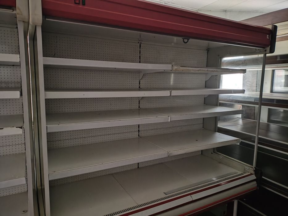 Мебели и  Витрини за Магазин