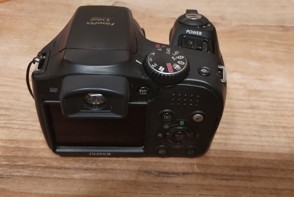 Полупрофесионален фотоапарат Fujifilm  S5800