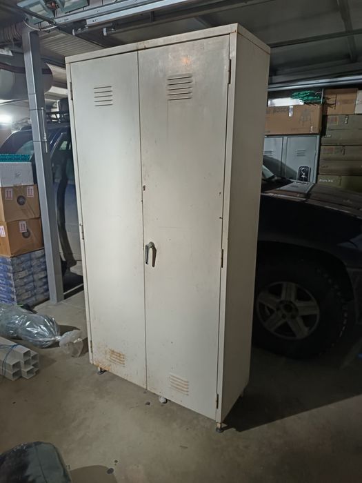 Метален гардероб !!!