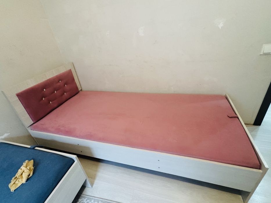 Кровать детский розовый ,сини