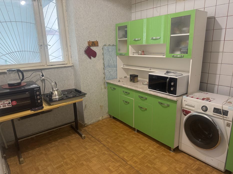 Комната на против Яккасарай РОВД