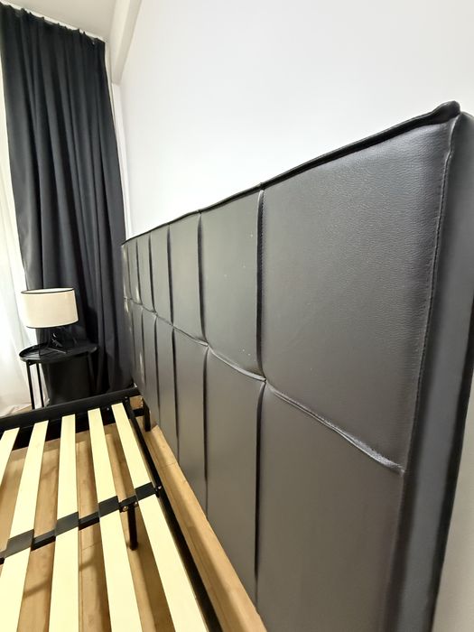 Vand mobilier și masina de spalat rufe verticala.