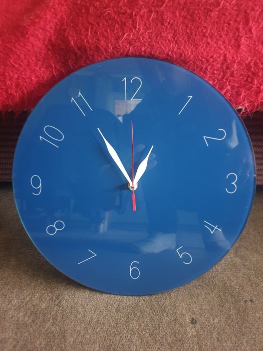 Стенен часовник голям стъклен.