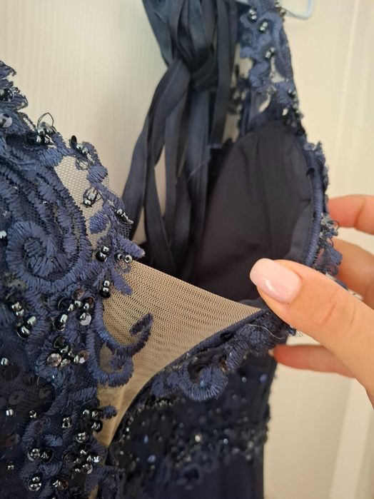 Официална рокля, в отлично състояние (носена само веднъж)