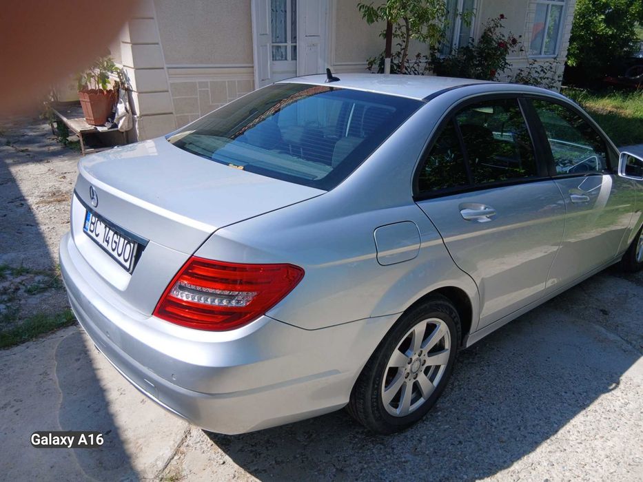 mercedes c 180 blue eficiency 2012 benzina 156 cp 172000 km optiuni full fara gram de rugina 9800 E  neg