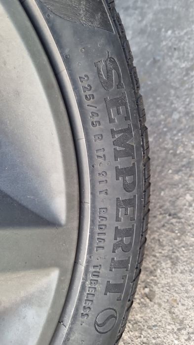 Vand jante aliaj 17” cu anvelope de vara