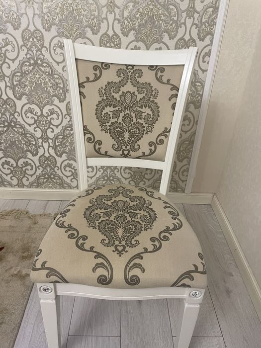 Продается стол и стулья