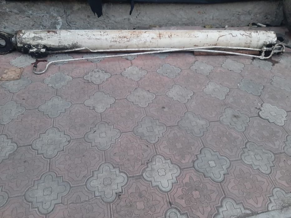 Гидроцилиндр , цилиндр подьема стрелы