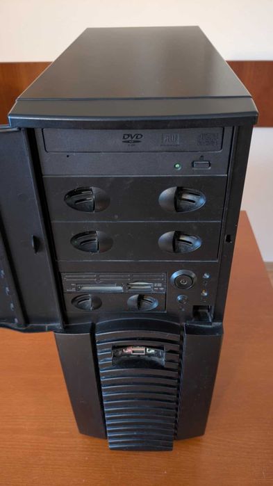 Компютър с монитор и клвавиатура с мишка - Windos 10 Pro