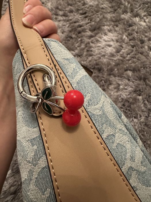 Продам сумку guess