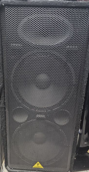 Продам срочно! Пару колонок BEHRINGER.