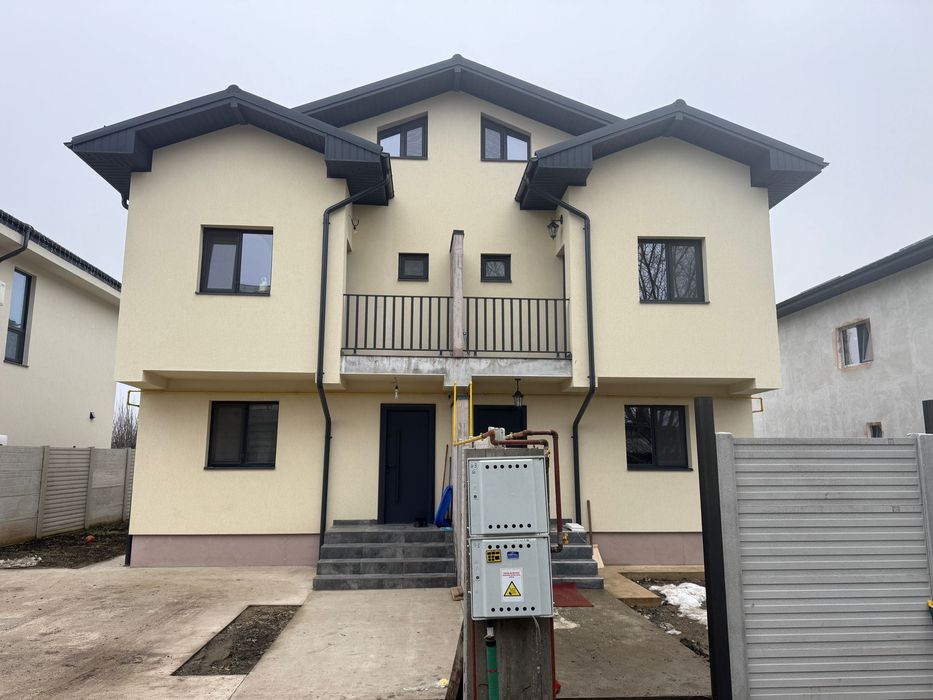 Casă tip duplex!
