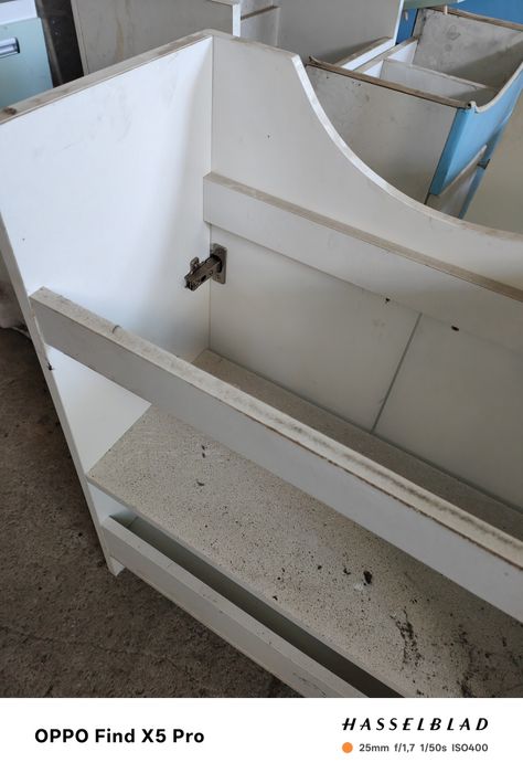 Vând mobila de baie