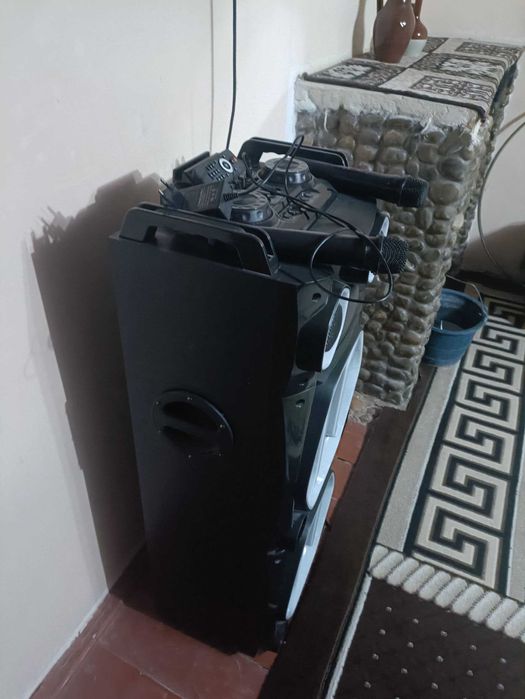 Колонка с микрофонами