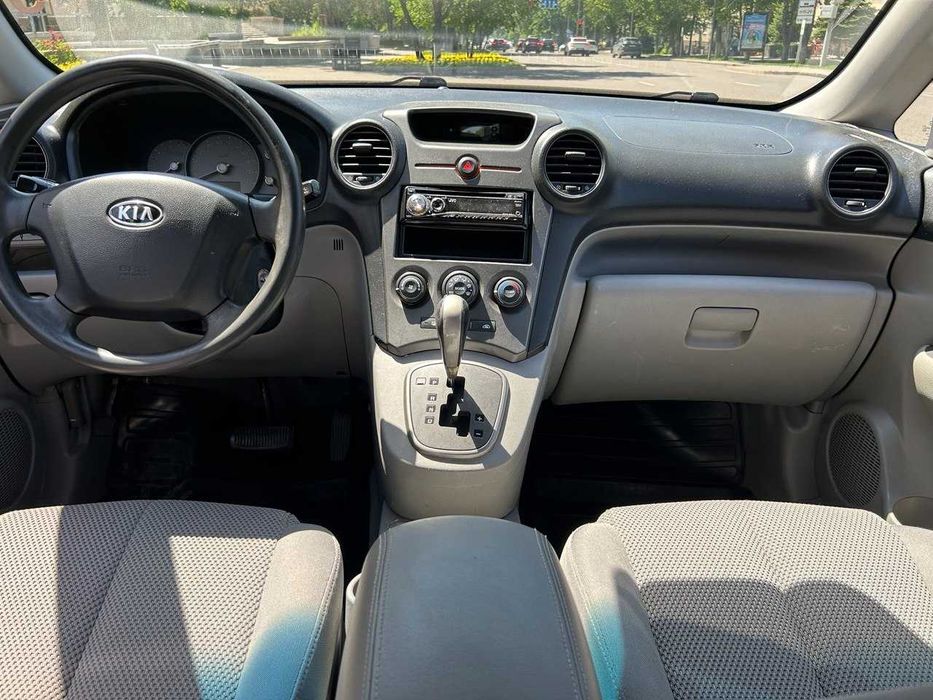 Kia Carans Минивэн