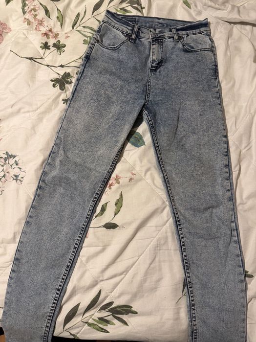 Дамски дънки с висока талия