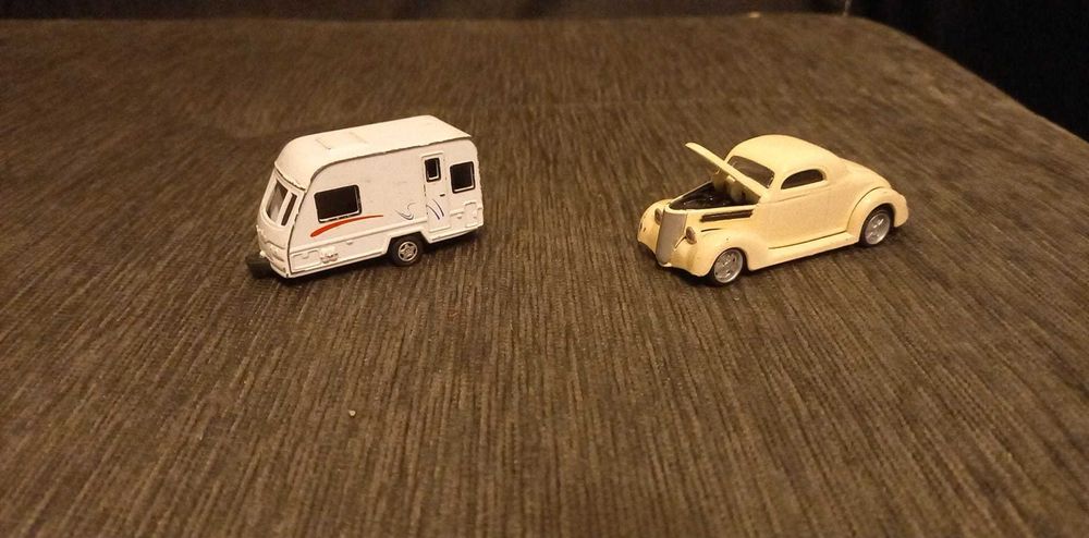 Продавам колекция Ферари от Шел и други.