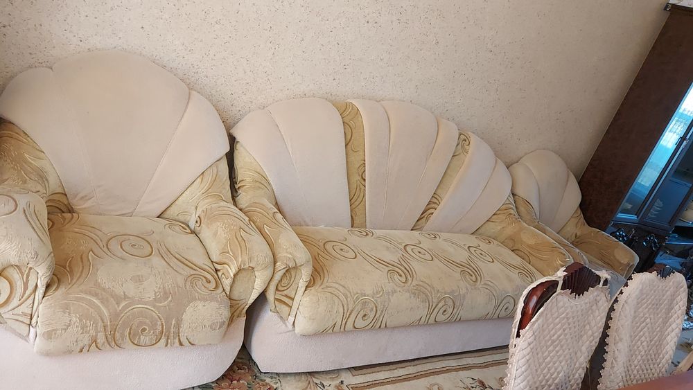 Продам б/у стол стулья, уголок и стенку